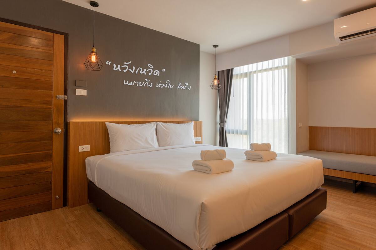 presidential suite room | in-room safe, blackout curtains, free wifi, bed sheets