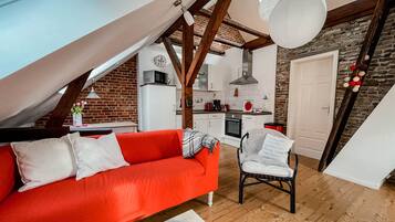 Televisor, llibres i estèreo