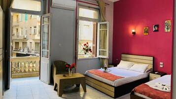 Ropa de cama de alta calidad, cubrecamas y minibar