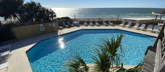 Gated resort on CSB.End unit w/easy walk to beach. Beach cart & chairs included.