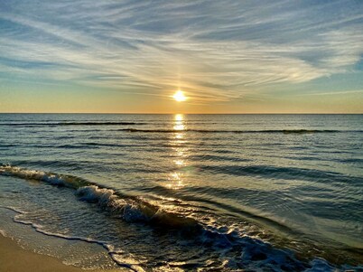 Gated resort on CSB.End unit w/easy walk to beach. Beach cart & chairs included.