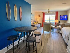 Interior - Gated resort on CSB.End unit w/easy walk to beach. Beach cart & chairs included. (Port St Joe)