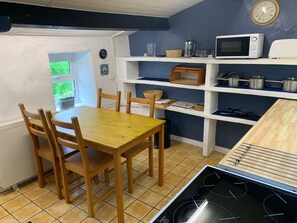 Dining - Cosy, Dog Friendly Cottage w/ Free WiFi, Woodburner, a good size garden and a short walk to two pubs (Richmond)