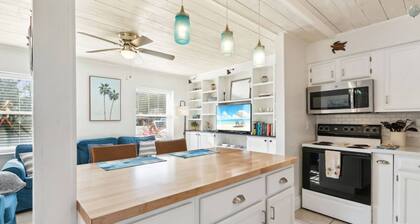Sunny Sand Days For You |2BR + Loft |4 Blocks to Beach |Bikes |Beach Kit w/Wagon |Dogs Ok* |Yard