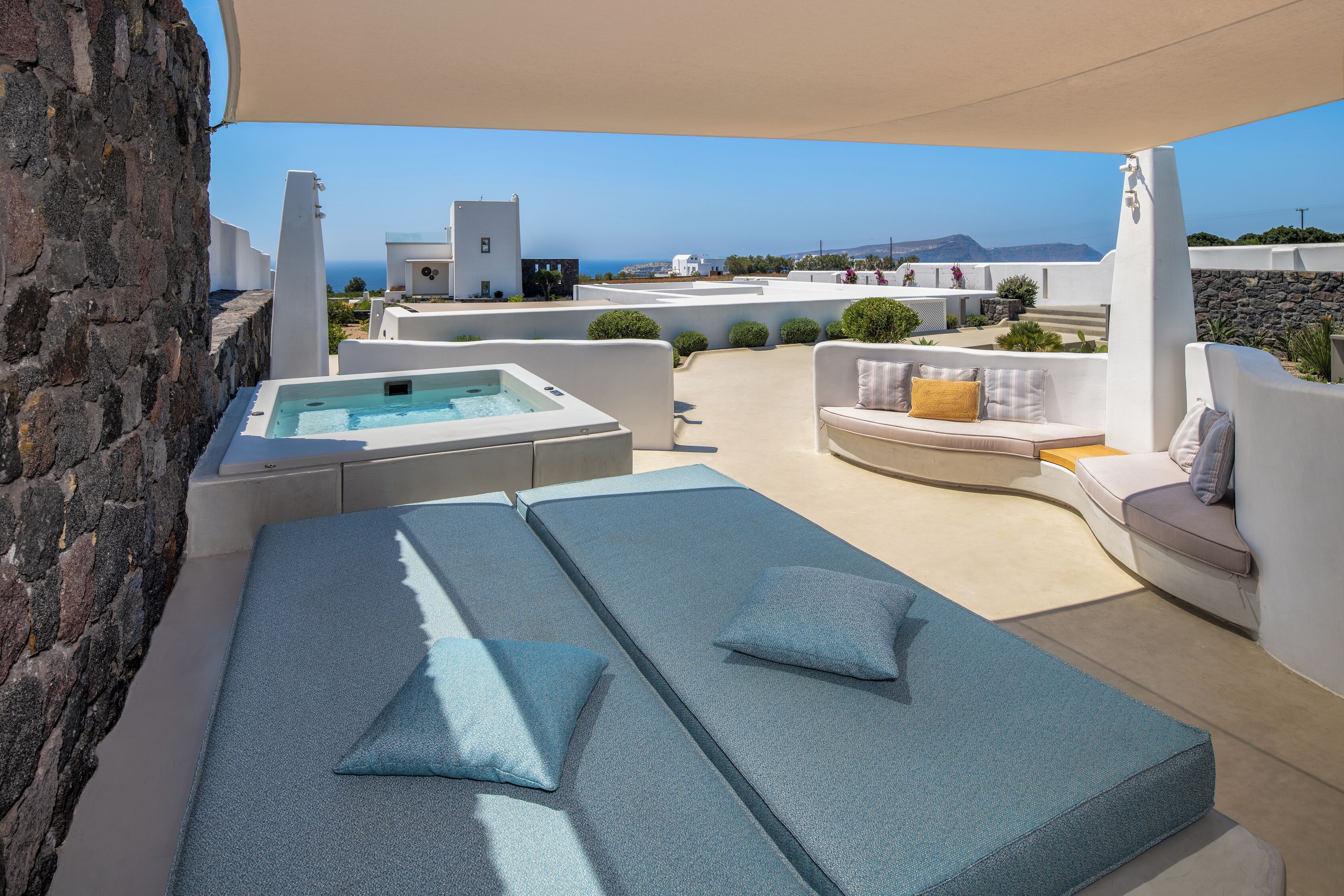 Executive Two Bedroom Suite with Outdoor Jetted Tub | Bañera de hidromasaje privada