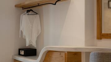 Suite Eksekutif, 2 kamar tidur, kolam renang pribadi | Seprai katun Mesir, seprai premium, isi minibar gratis, dan brankas