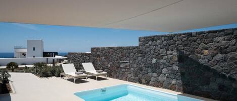 AuĂenpool, LiegestĂŒhle