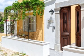 Deluxe Room | Balcony view - Marikas Deluxe Rooms (Symi)