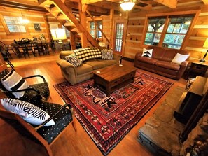 Smart TV, fireplace, Netflix, foosball - Log Cabin with Stream on 2 Acres <20 Min to Downtown Asheville with 1 Gig Fiber (Weaverville)