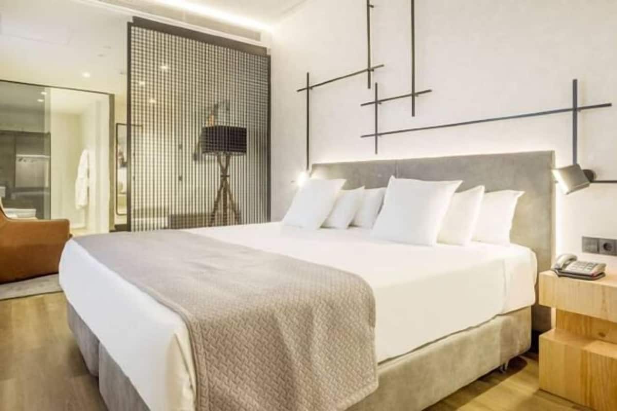 1 bedroom, in-room safe, desk, laptop workspace