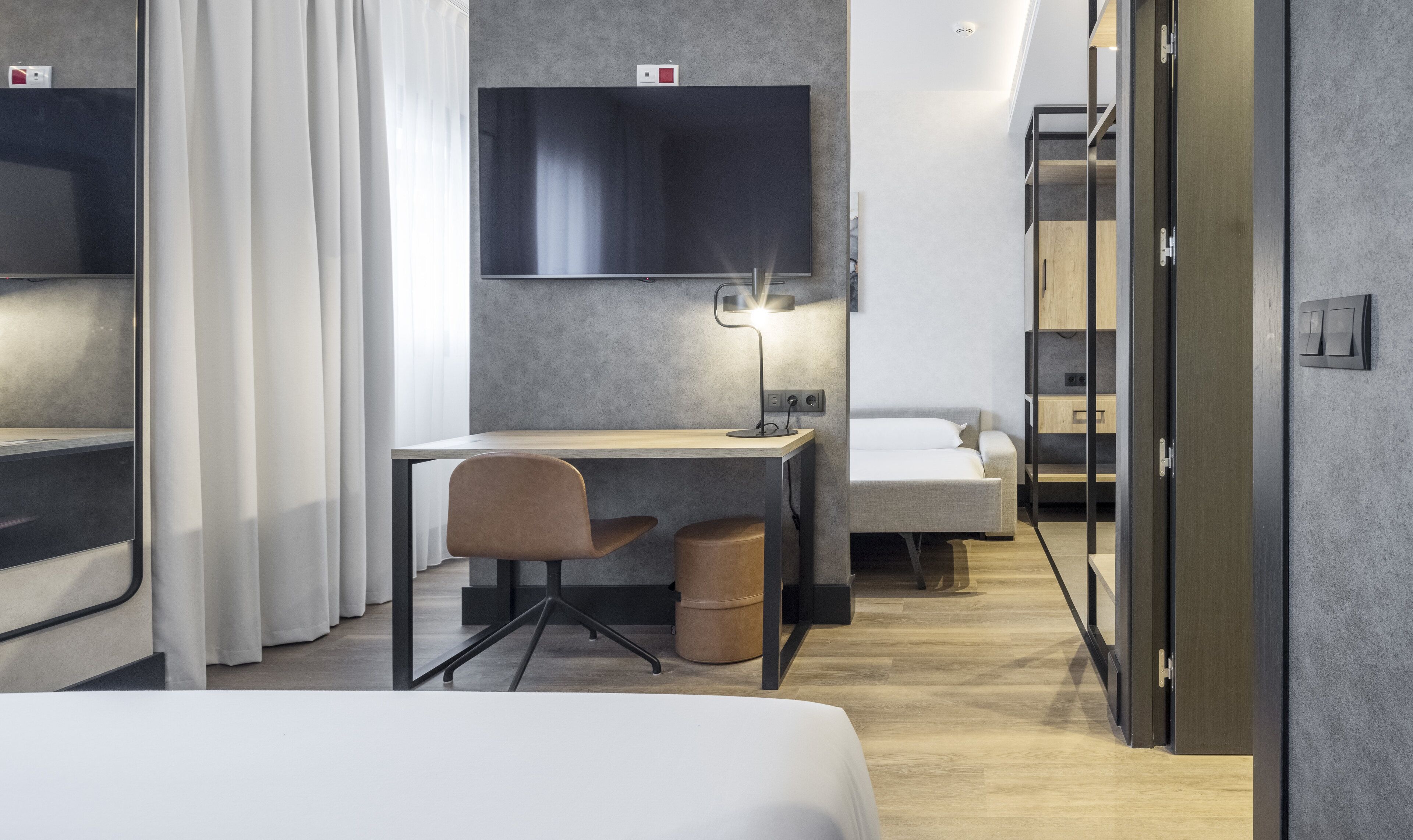 in-room safe, desk, laptop workspace, blackout curtains