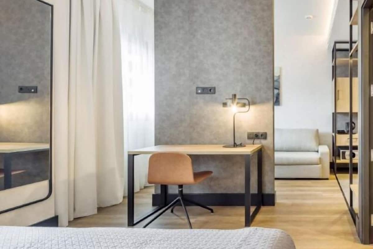 1 bedroom, in-room safe, desk, laptop workspace