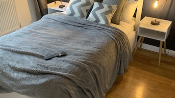 Superior House | 4 bedrooms, iron/ironing board, free WiFi, bed sheets