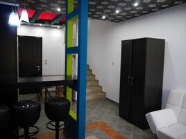 别墅, 2 间卧室, 花园景观 | 起居区 | 平板电视