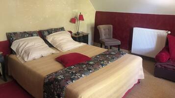 4 slaapkamers, een strijkplank/strijkijzer, gratis wifi, beddengoed