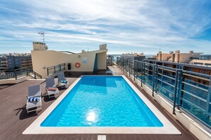 Outdoor pool - 2-Bedroom Luxury Apartment with Rooftop Pool, Village Marina, Olhão (Olhão)