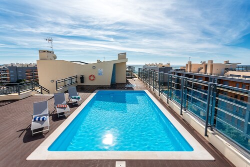 2-Bedroom Luxury Apartment with Rooftop Pool, Village Marina, Olhão