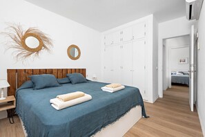 3 chambres, coffres-forts dans les chambres, fer et planche à repasser