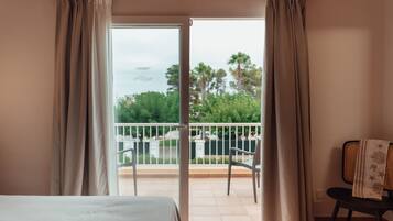 3 slaapkamers, een strijkplank/strijkijzer, gratis wifi, beddengoed