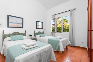 3 bedrooms, in-room safe, iron/ironing board, free WiFi - Villas Begonias by Escape Home (Cap d´Artruix)