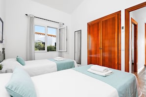 3 bedrooms, iron/ironing board, free WiFi, bed sheets