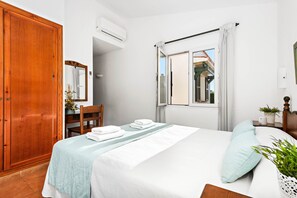 3 bedrooms, in-room safe, iron/ironing board, free WiFi