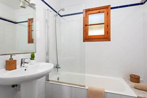 Bathtub, hair dryer, towels