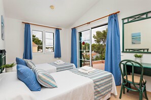 4 bedrooms, iron/ironing board, free WiFi, bed sheets