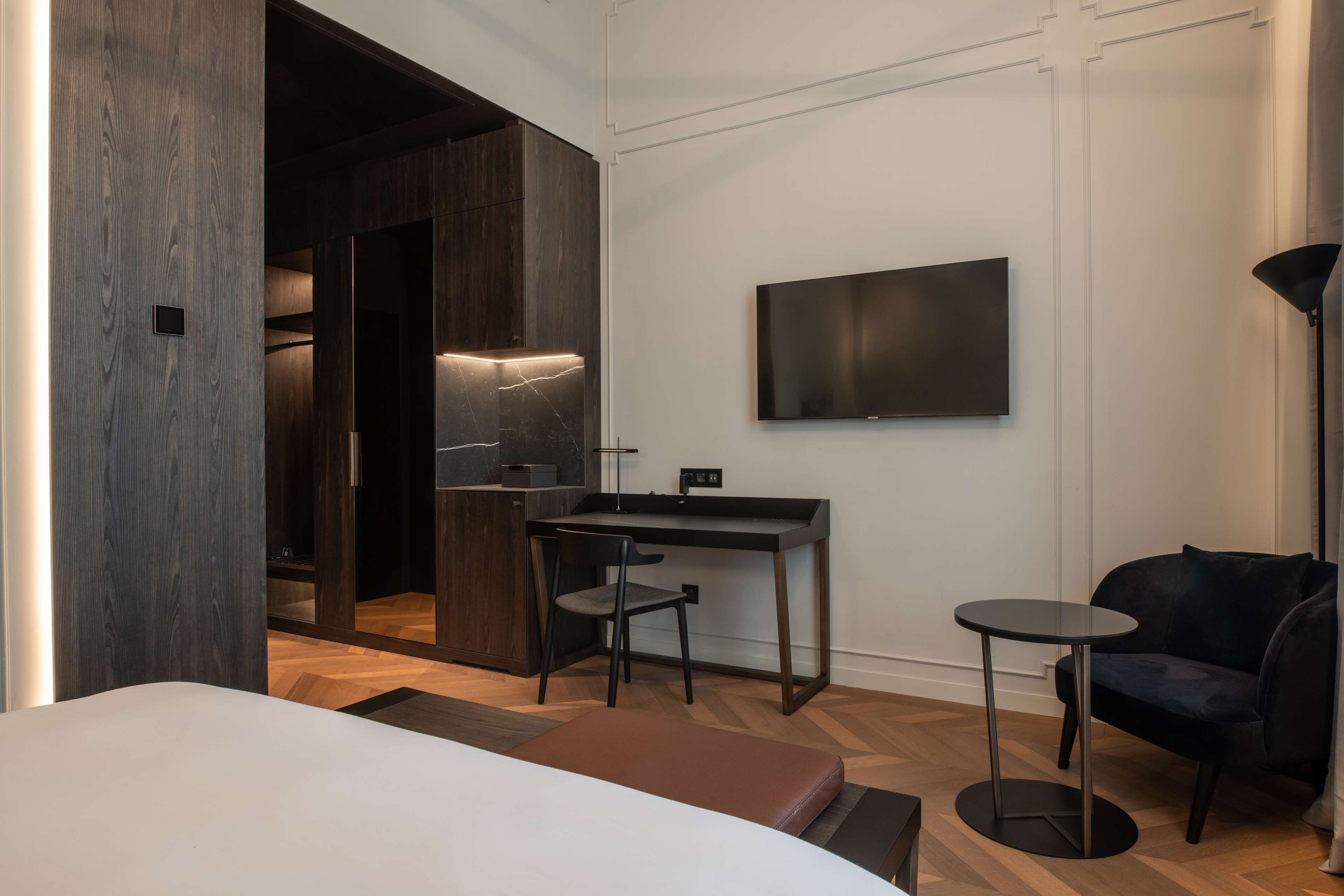 Superior Room (Collection)