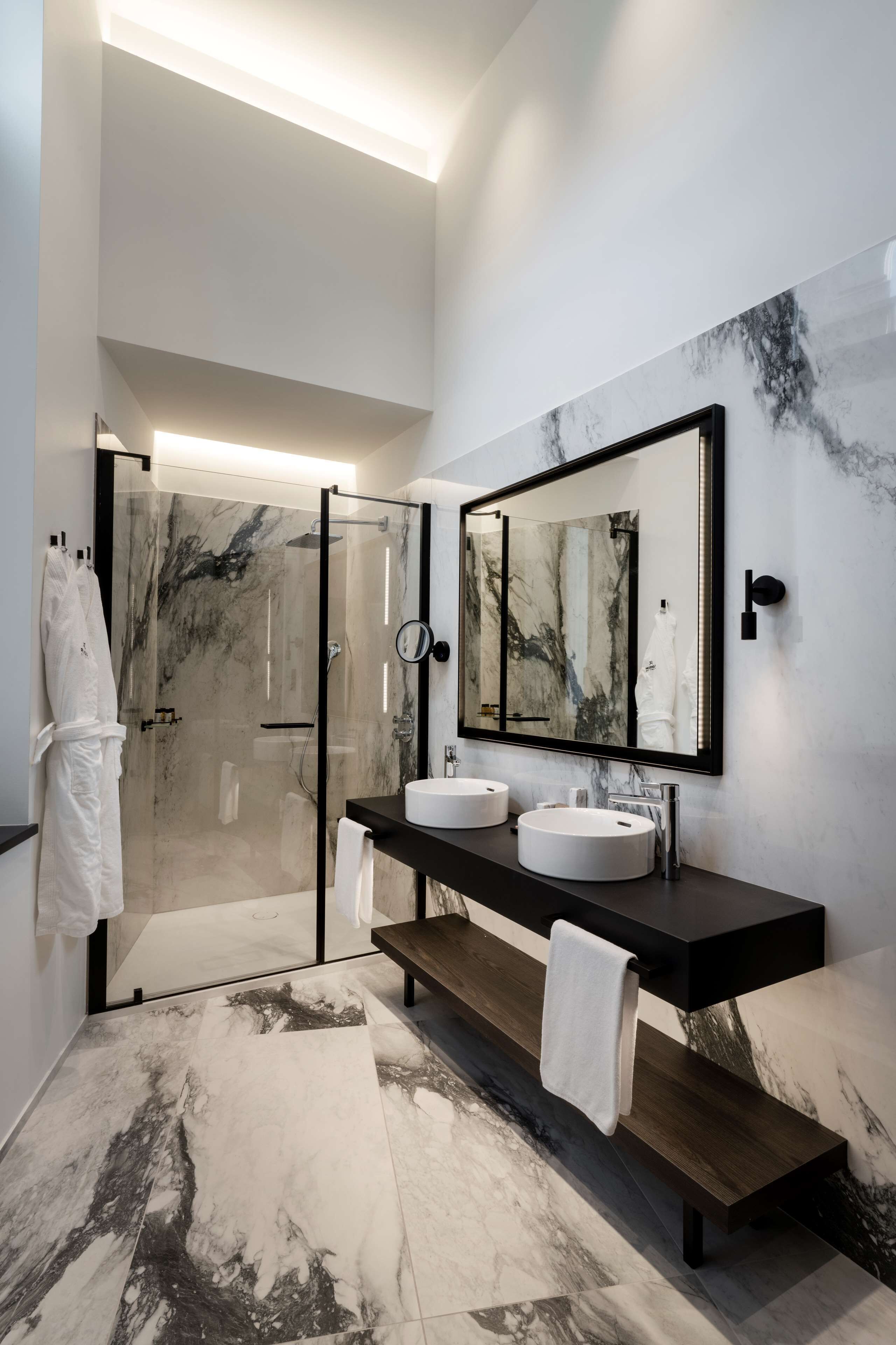 suite, 1 bedroom | bathroom | rainfall showerhead, hair dryer, bathrobes, slippers