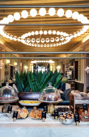 Colazione a buffet a pagamento, servita tutte le mattine . Radisson Collection Hotel, Palazzo Nani Venice
