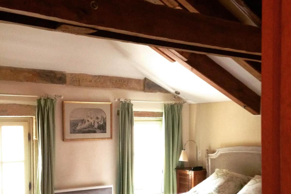 soundproofing, iron/ironing board, free wifi, bed sheets