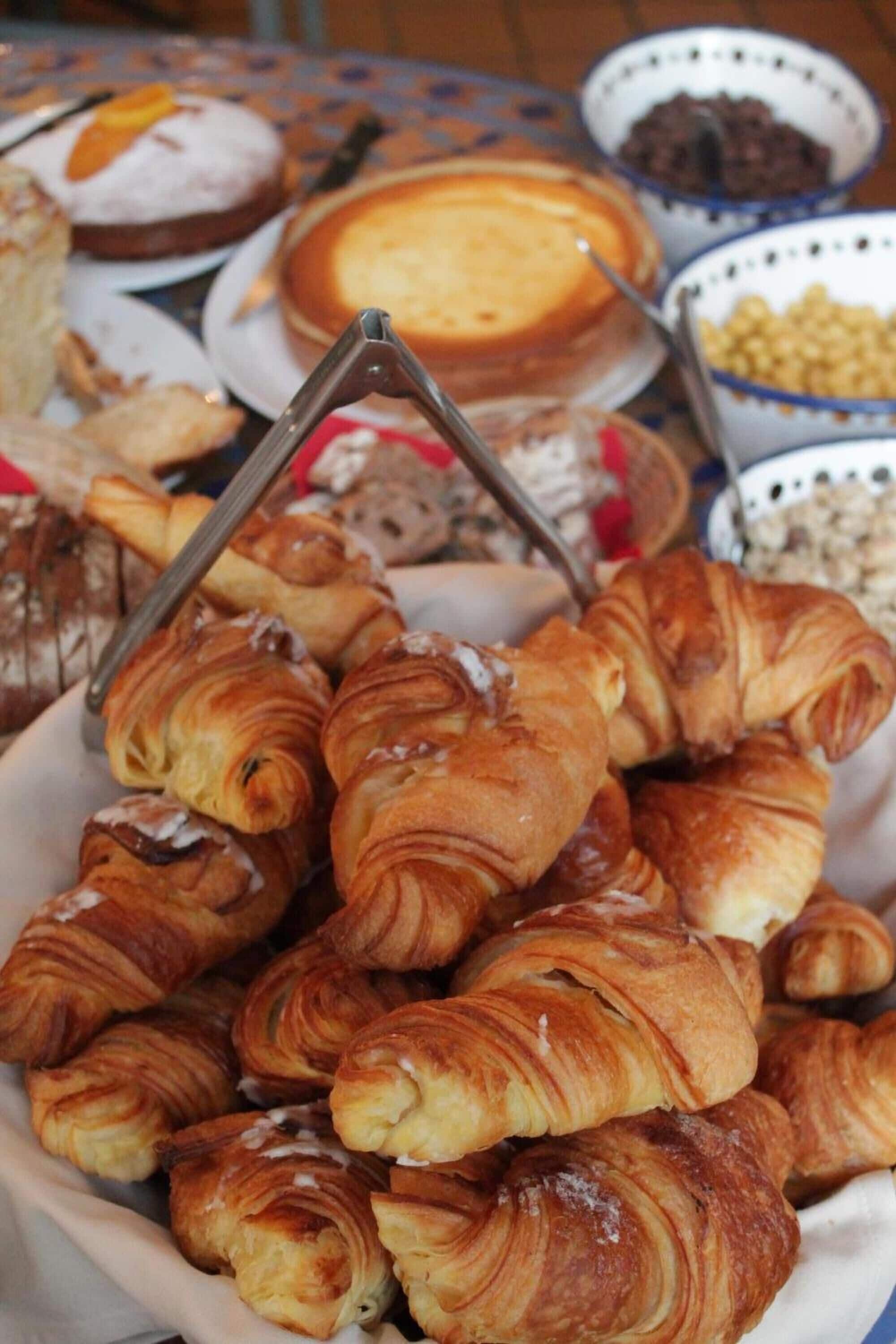 lunch and dinner served, middle eastern cuisine