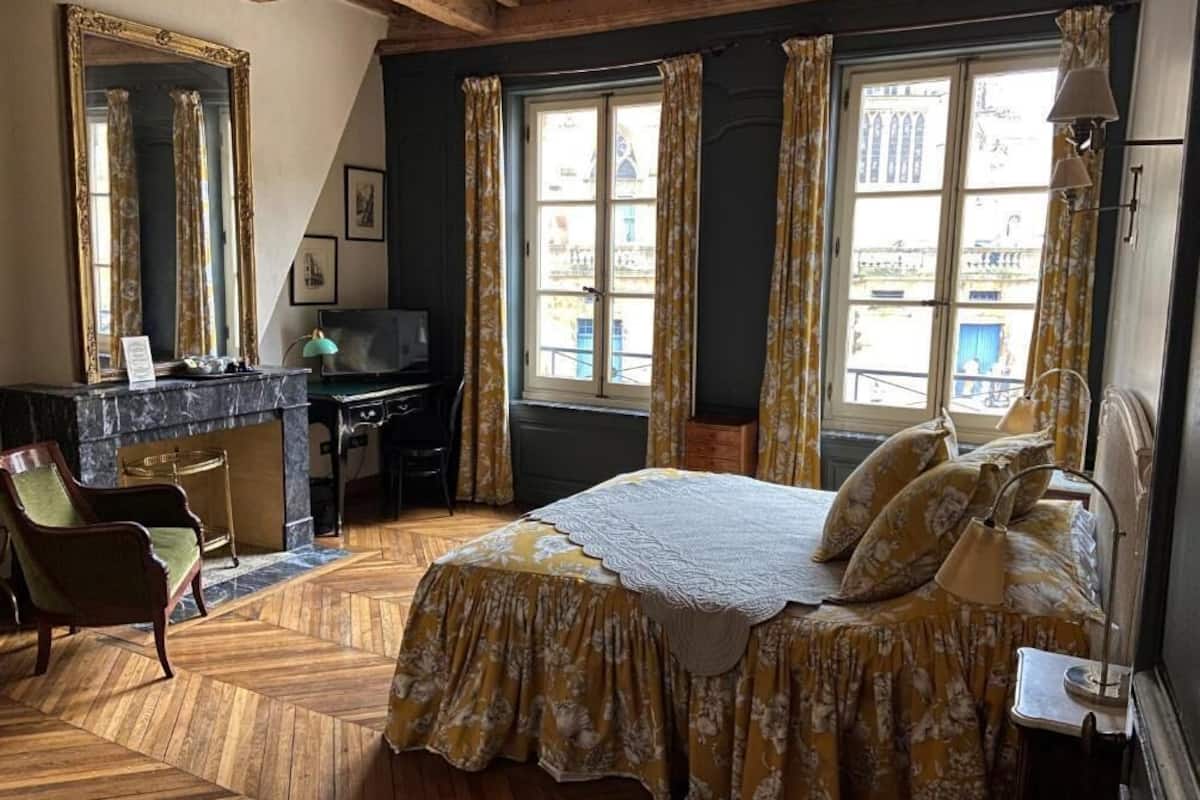 soundproofing, iron/ironing board, free wifi, bed sheets