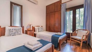 2 bedrooms, iron/ironing board, travel cot, WiFi