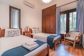 2 habitaciones, tabla de planchar con plancha, cuna de viaje y wifi