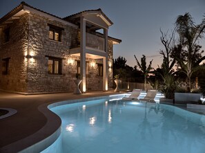 Outdoor pool - Conte Nobile Villa, a Rejuvenating Retreat (Agios Ioannis)