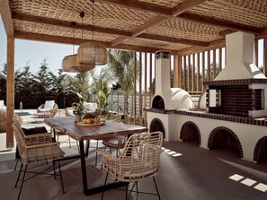 Outdoor dining - Conte Nobile Villa, a Rejuvenating Retreat (Agios Ioannis)