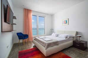 6 slaapkamers, een strijkplank/strijkijzer, wifi, beddengoed