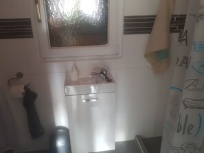 Casa, letti multipli | Bagno | Doccia, asciugacapelli, asciugamani