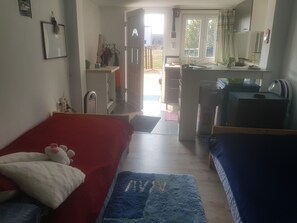 House, Multiple Beds | 2 bedrooms, iron/ironing board, free WiFi, bed sheets - Lovely 2-bed House in Klarici Close to Pula (Svetvincenat)