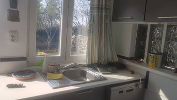 House, Multiple Beds | Private kitchen | Fridge, microwave, oven, stovetop