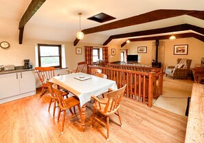 Dining - Dog friendly holiday home for 4 people, breath taking scenery, WiFi & only a short walk to the pub. (Richmond)