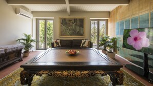 A spacious room with a large wooden table, a comfortable sofa, and a painting on the wall. - Palermo Magic House (palermo)