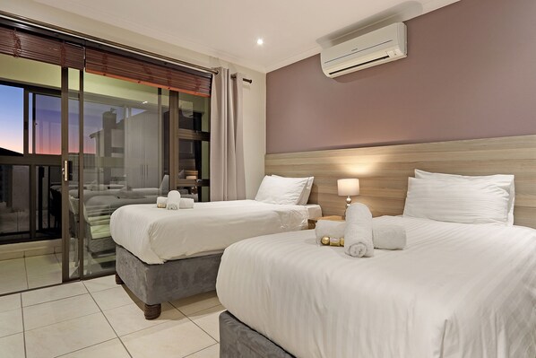 Basic Townhome | 3 bedrooms, free WiFi - Island View 65 (Cape Town)