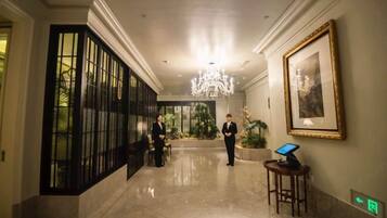 المنشأة من الداخل