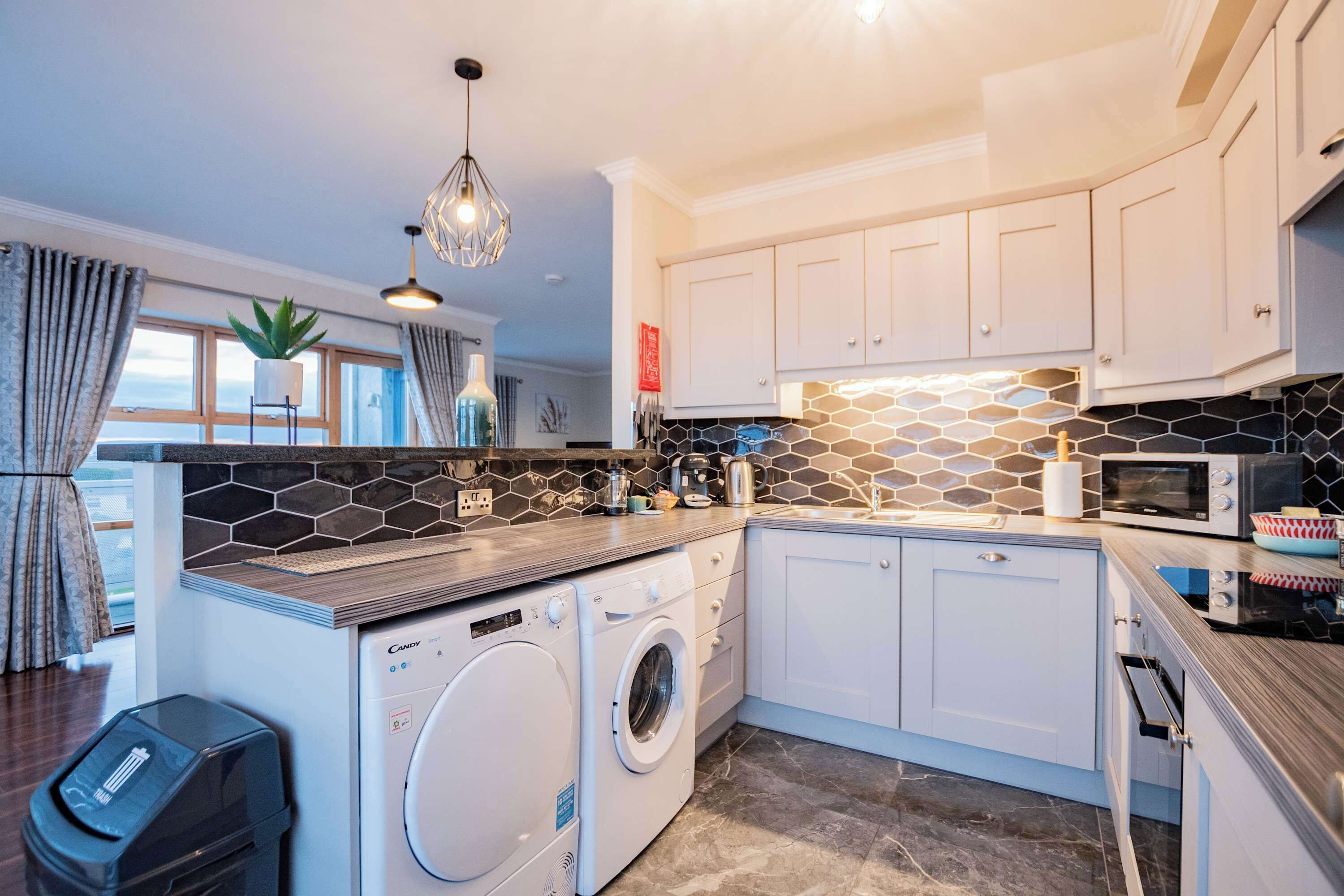 Fridge, oven, stovetop, dishwasher