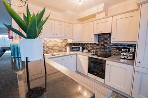 Refrigerador, horno, placa de cocina, lavavajillas