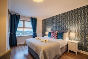 Een strijkplank/strijkijzer, reisbedje, gratis wifi, beddengoed