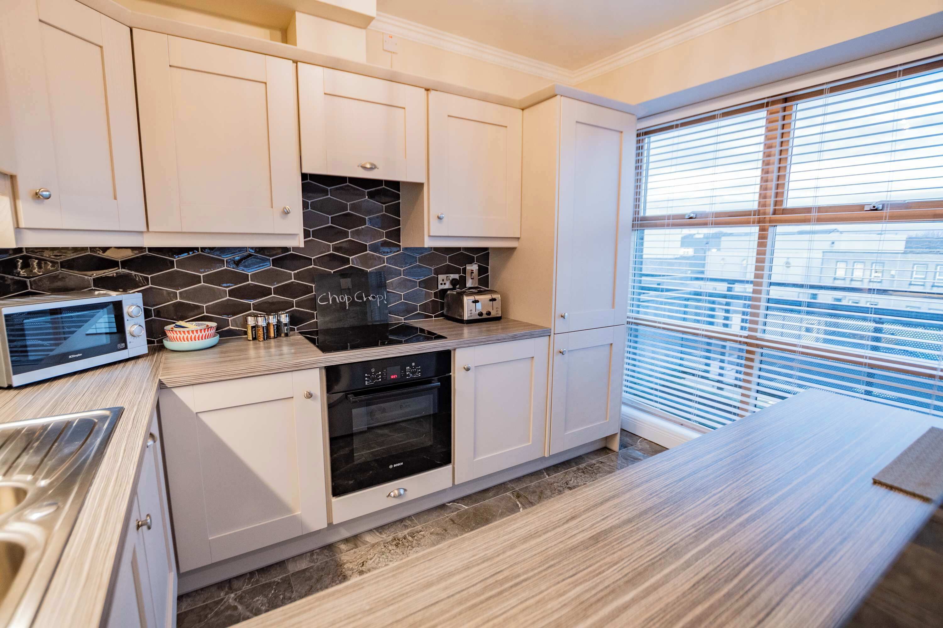 Fridge, oven, stovetop, dishwasher